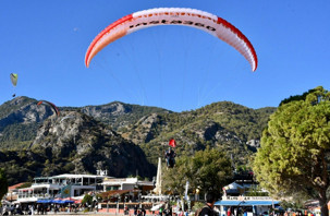 Fethiye Belediye Başkanından 1700 metrede Türk bayrağı