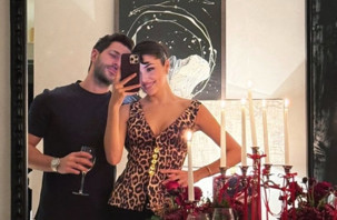 Hande Erçel ve Hakan Sabancı'dan yeni yıla yeni poz