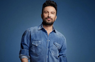 Tarkan, Ferdi Tayfur'u Emmioğlu şarkısıyla andı