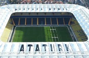 Fenerbahçe'den stadyuma Atatürk yazısı