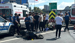 Yunus timinde görevli polis motosikletle bariyerlere çarpıp öldü