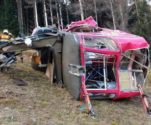 Antalya'daki teleferik kazasında havada asılı kalan 36 kabin yere indirildi