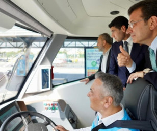 İmamoğlu elektrikli, vagonlu yeni metrobüsü tanıttı