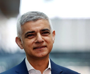 Londra'nın ilk Müslüman belediye başkanı üçüncü kez seçildi