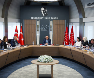 CHP Genel Başkanı Özel, il belediye başkanlarıyla toplantı yaptı