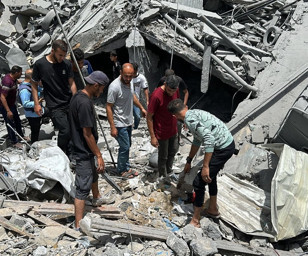 İsrail yine hastane çevresini vurdu, 10'u çocuk 28 kişi öldü