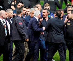 İstanbul Valiliğinden Galatasaray-Fenerbahçe maçında yaşanan olaylara ilişkin açıklama
