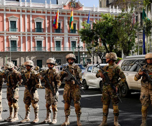 Bolivya’da askeri darbe girişimi: Hükümet direniyor