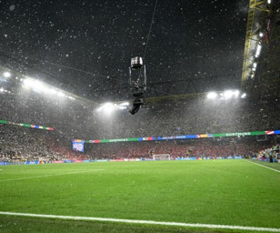 Almanya ile Danimarka arasındaki EURO 2024 maçı yağmur sebebiyle durdu