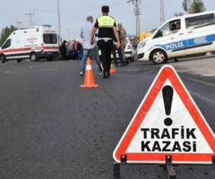 Anadolu Otoyolu'nda hafif ticari araç ile minibüs çarpıştı: 3 ölü