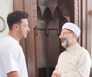 Diyanet İşleri Başkanı Erbaş ile Mesut Özil’in cami buluşması