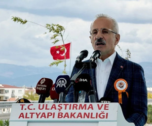 Uraloğlu: Bölünmüş yolu 29 bin 500 km'nin üzerine çıkardık