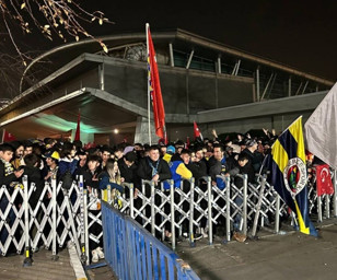 Hollanda'da Twente-Fenerbahçe maçı öncesi taraftarlar birbirine girdi 