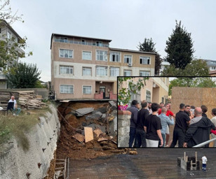 Üsküdar'da istinat duvarı çöken inşaatın çalışanları ile bina sakinleri arasında arbede