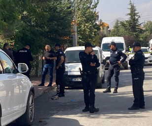 İstiklal Caddesi'nden sonra Konya'da da polis bıçaklandı: Yaralanan polis ve saldırgan hastaneye kaldırıldı