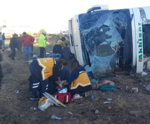 Aksaray-Ankara yolunda otobüs devrildi: 6 kişi öldü, 20 yaralı