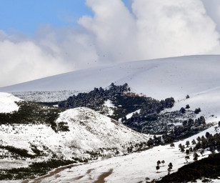 Ağrı'da dağlar karla kaplandı