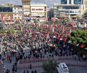 Esenyurt'ta CHP ve DEM'den ortak protesto 