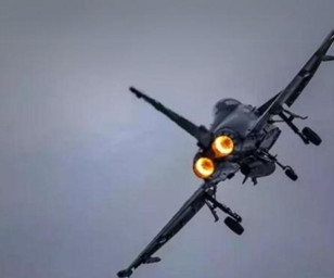 İngiliz savaş uçağı Eurofighter Diyarbakır'a acil iniş yaptı