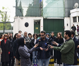 Vize mağduru öğrencilerden İtalya'nın İstanbul Başkonsolosluğu önünde protesto