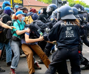 Tesla fabrikasını protesto eden aktivistlerin kampına polis baskını 