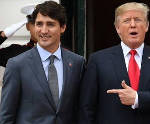 Donald Trump, Kanada Başbakanı Trudeau'ya bir kez daha 'vali' diye hitap ederek dalga geçti