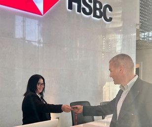 HSBC'nin Menat Bölgesi CEO'su olan Selim Kervancı göreve başladı, ilk mesai gününden fotoğraf paylaştı