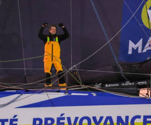 Charlie Dalin, Vendée Globe yarışını rekor kırarak kazandı