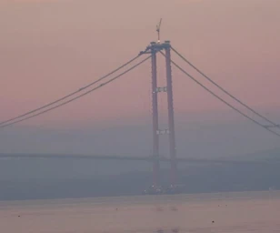 Çanakkale Boğazı’ndaki gemi trafiğine yoğun sisten dolayı askıya alındı