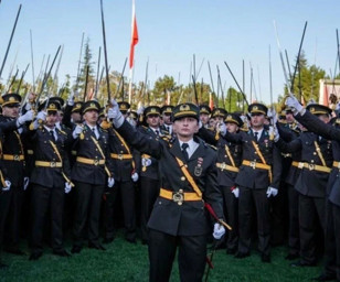 Mustafa Kemal’in teğmenleri ordudan ihraç edildi: Karara bazı üyeler şerh düştü