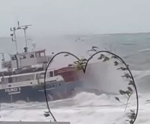 Sarıyer Kilyos'ta fırtına nedeniyle kuru yük gemisi sürüklendi