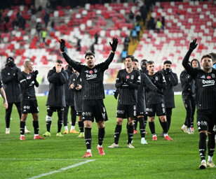 Beşiktaş 7 maç sonra deplasmanda kazandı, Sivasspor'u 2-0 yendi