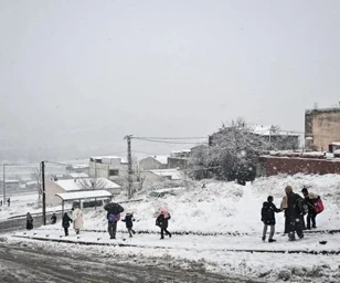 İstanbul’da kar yağışı etkisini artırdı: Okullar çarşamba günü için tatil edildi