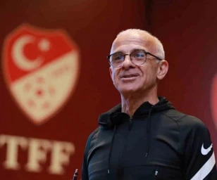 Dün gece hastaneye kaldırılan Fenerbahçe'nin efsanelerinden Oğuz Çetin'in sağlık durumu iyi, tedbir amaçlı olarak 3 gün yoğun bakımda kalacak