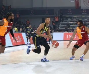 Olaylı derbide kazanan, Galatasaray'ı 89-74 yenen Fenerbahçe Beko oldu