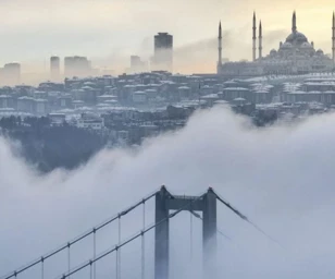 İstanbul Boğazı gemi trafiği, kısıtlı görüş nedeniyle çift yönde ve geçici olarak askıya alındı