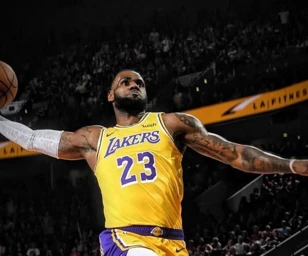 NBA tarihinde LeBron James 50 bin sayı barajını aşan ilk oyuncu oldu