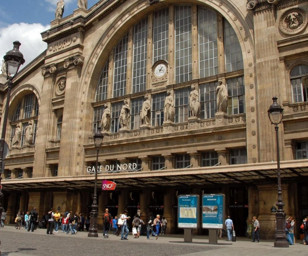 Fransa’nın başkenti Paris’te en işlek tren istasyonunda 2. Dünya Savaşı’ndan kalma patlamamış bomba bulundu, seferler iptal edildi