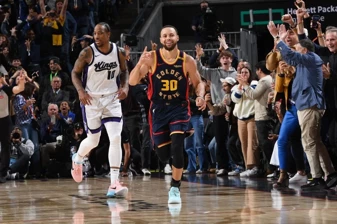 Stephen Curry, NBA tarihine 4 bin 'üçlük' sayısına ulaşan ilk oyuncu olarak adını yazdırdı