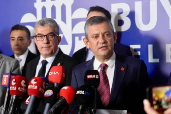 Özgür Özel, İmamoğlu'nu savundu: İhalelerin hiçbirinde imzası yok, sorumlu tutulamaz