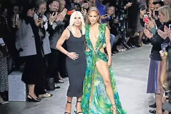 Donatella Versace komployla yönetimden uzaklaştırıldı iddiası