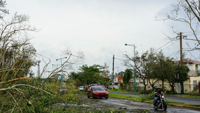 2005'teki Emily'den sonra ilk: Şiddeti Kategori 5'e yükseltilen Berly Kasırgası Karayipler'i vurdu