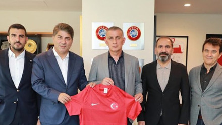 Fenerbahçeli yöneticilerden yeni TFF Başkanı İbrahim Hacıosmanoğlu'na ziyaret