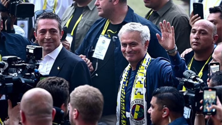 Fenerbahçe teknik direktörü Jose Mourinho'nun İstanbul'da kaldığı otel dünya gündeminde