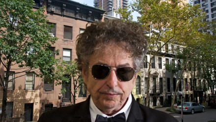 Karslı Bob Dylan malını, mülkünü teker teker satıyor