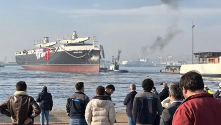 Koç Grubu’nun sahibi olduğu RMK Tersanesi, Fransız Neoliner için inşa ettiği dünyanın ilk yelkenli RoRo gemisini suya indirdi