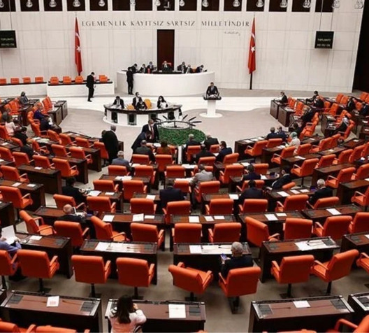 AK Parti, beş alanla ilgili kanun teklifleri hazırlıyor