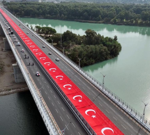 Adana 15 Temmuz Şehitler Köprüsü bir yaşında 