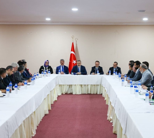 Hakan Fidan, Türk şirketleri temsilcileriyle görüştü
