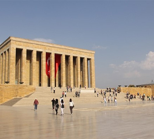 Anıtkabir 220 bini aşkın ziyaretçiyi ağırladı